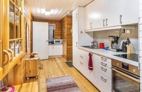 Akaslompolo House | Mettonpesä by Interhome