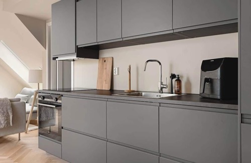 Bergen City Centre Condo | Mid-City Luxury I Mini Balcony I SONOS I Privacy