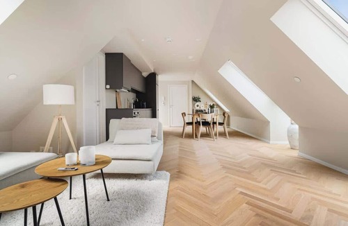 Bergen City Centre Condo | Mid-City Luxury I Mini Balcony I SONOS I Privacy
