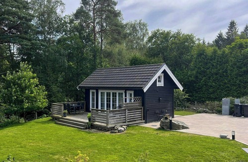 Olofstorp House | Mini house with sandy beach and sauna