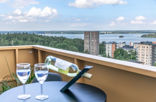 Jarfalla Apartment | Mini penthouse with Lake View and Beautiful Sunset