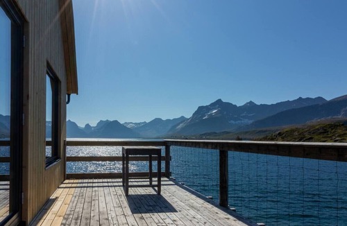 Flakstad Cottage | Minkfarmen: Spacious seaside cabin w/scenic view
