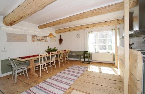 Edsbyn Hostel | Mittjas Vallen Timber Lodge & Cabins