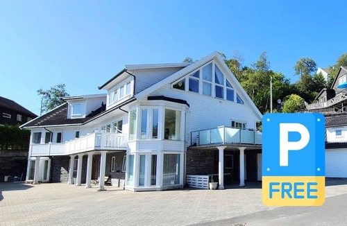 Laksevag Villa | Modern! 10min to everything
