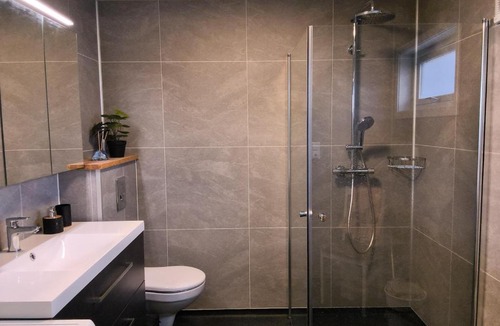 Otta Apartment | Modern 1BR City Centre Apt - Sleeps 4