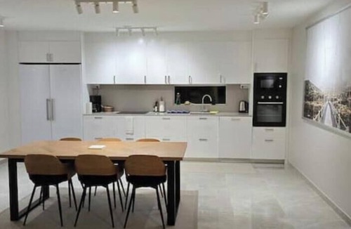 Hisings Karra House | Modern 4 bedroom villa | Parking | Near the city