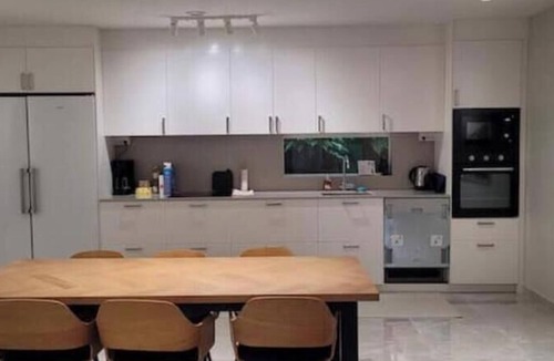 Hisings Karra House | Modern 4 bedroom villa | Parking | Near the city