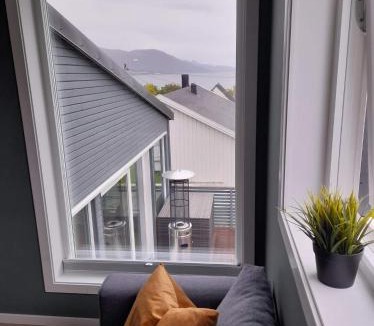 Tromso Villa | Modern 5 bedroom home, close to everything!
