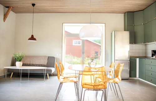 Jat House | Modern accommodation in a scenic setting
