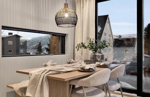 Tromso Apartment | Modern and compact city villa with parking