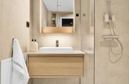Tromso Apartment | Modern and compact city villa with parking