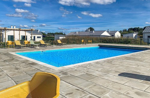 Listarum House | Modern and friendly semi-detached house with community pool in Vik.