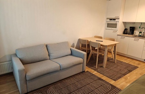Tikkurila Apartment | Modern Aparment - Next to Station - Self Check-in