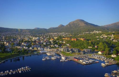 Jorpeland Apartment | Modern apartment in the Harbour of Jørpeland