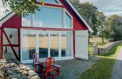 Jonstorp Apartment | Modern apartment on historic horse farm
