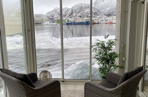 Svolvaer Apartment | Modern apartment with mountain and sea view