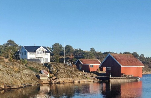 Tvedestrand House | Modern beach house on car-free Vestre Sandøya