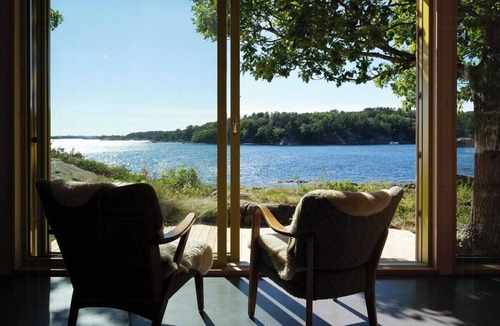 Faervik House | Modern cabin at Hovekilen with private beach