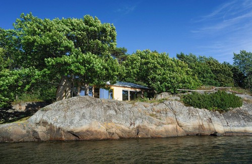 Faervik House | Modern cabin at Hovekilen with private beach