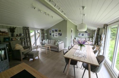 Hobol Municipality House | Modern cabin by Lake Lyseren with large private grounds