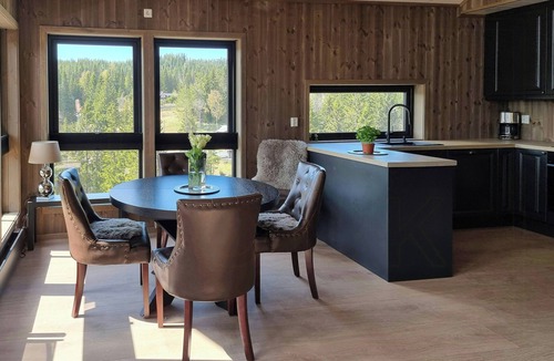 Lunner House | Modern cabin by Sveavannet in Nordmarka