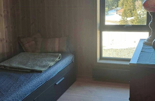 Lunner House | Modern cabin by Sveavannet in Nordmarka