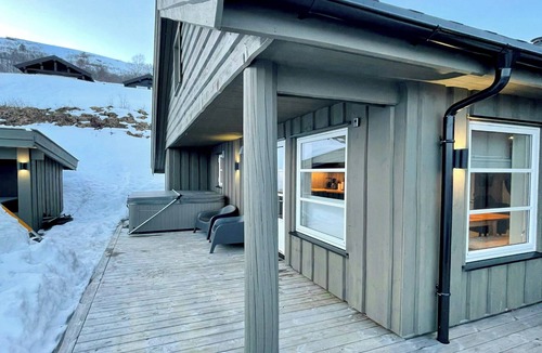 Møre og Romsdal House | Modern cabin with jacuzzi in The Sunnmøre Alps