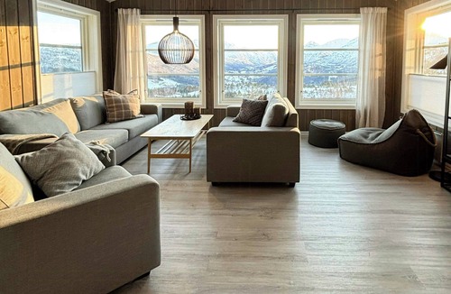 Møre og Romsdal House | Modern cabin with jacuzzi in The Sunnmøre Alps
