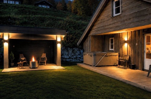 Møre og Romsdal House | Modern cabin with jacuzzi in The Sunnmøre Alps