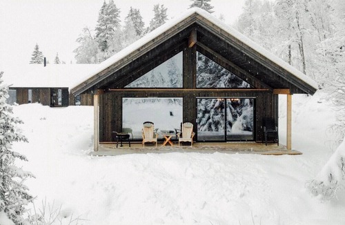 Gol Municipality House | Modern cabin with mountain view by Syningtoppen