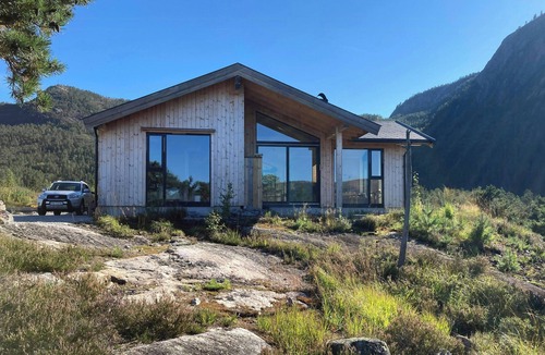 Treungen House | Modern cabin with panoramic views near Gautefall
