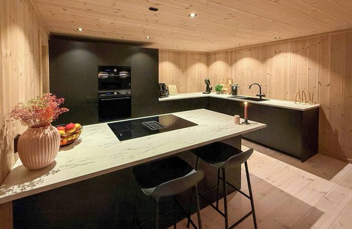 Rena House | Modern cabin with ski-in/out near Birken trails