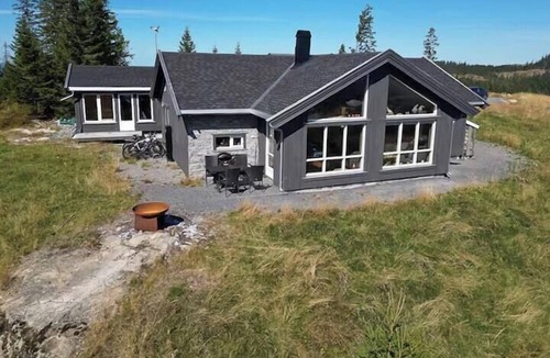 Lunner House | Modern cabin with views by ski trail in Hadeland