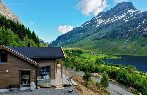 Dalsbygda House | Modern cabin with view over Eidsvatnet
