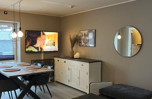 Voss Apartment | Modern & Central - Free Parking & Stylish Decor