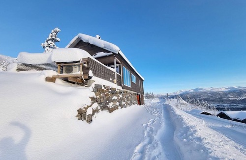 Voss Cabin | Modern chalet with breathtaking views. The perfect starting point for exploring Flåm, Voss, and Hardanger