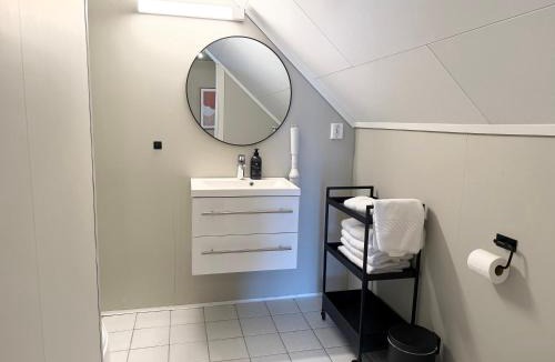 Alesund Apartment | Modern comfort apartment with free parking