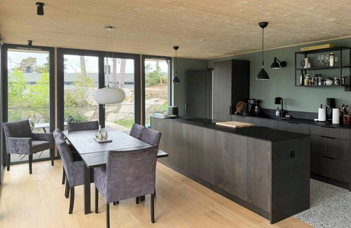 Sarpsborg House | Modern cottage near the beach on Nordre Karlsøy