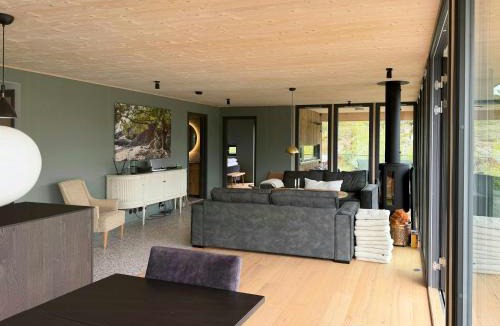 Sarpsborg House | Modern Cottage Near The Beach On Nordre Karlsøy