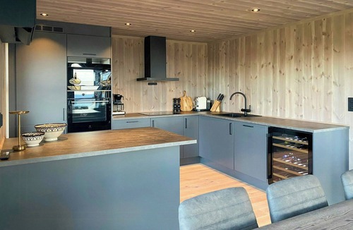 Sjusjoen House | Modern cottage with outdoor sauna by Nord-Mesna