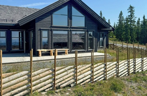Sjusjoen House | Modern cottage with outdoor sauna by Nord-Mesna