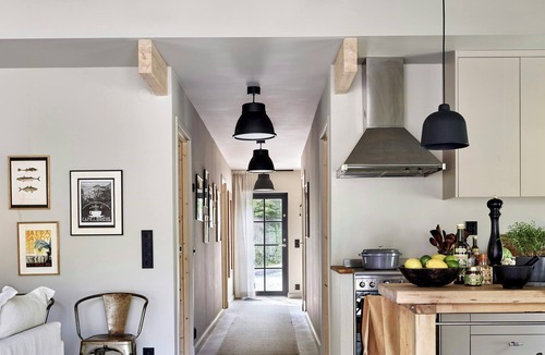 Hakenaset House | Modern cottage with basketball court on Tjörn