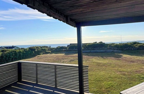 Ugglarp House | Modern cottage with sea views near Ugglarpsstrand
