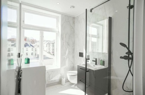 Gjovik Apartment | Modern entire apartment in center 304 for 2 guests
