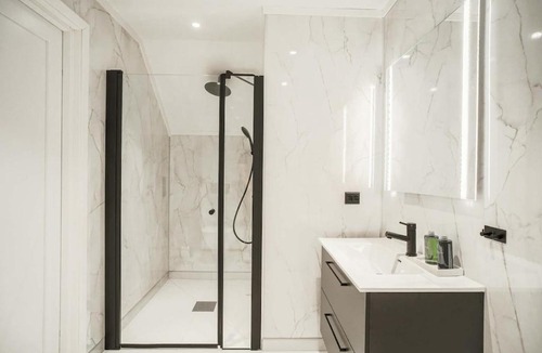 Gjovik Apartment | Modern entire apartment in city 305 for 2 guests