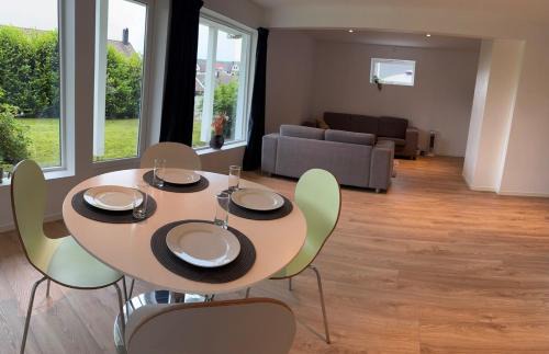Spjelkavik Apartment | Modern Family Apartment near Aalesund