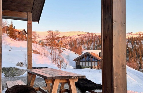 Kroderen House | Modern family cabin by Tempelseter ski trails