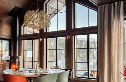 Kroderen House | Modern family cabin by Tempelseter ski trails