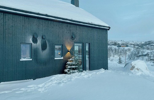 Fidjeland House | Modern family cabin by Soleisløyfa in Sirdal