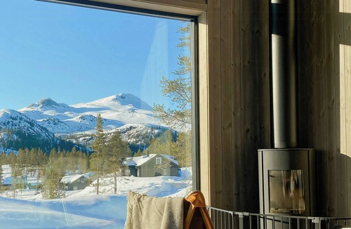 Hjartdal House | Modern family cabin by the ski trail in Tuddal